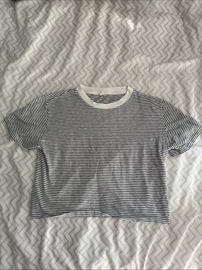 3/$25 Uniqlo Black & White Striped Short Sleeve Box Fit